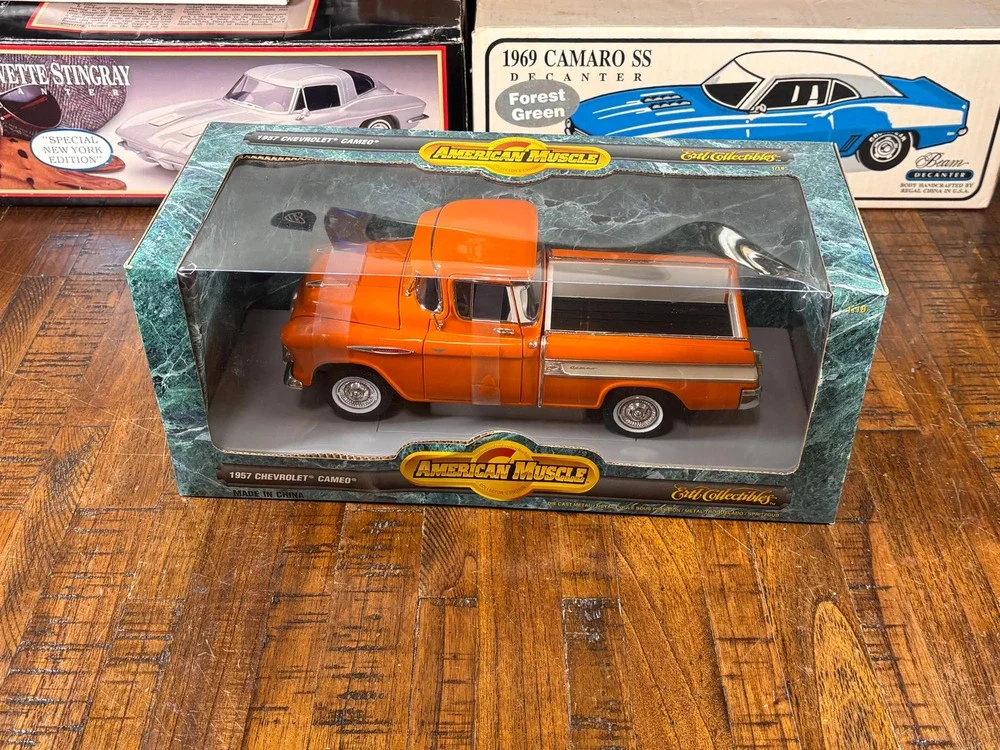 Ertl American Muscle 7853 1/18 Scale 1957 Chevrolet Cameo Diecast Orange Pickup